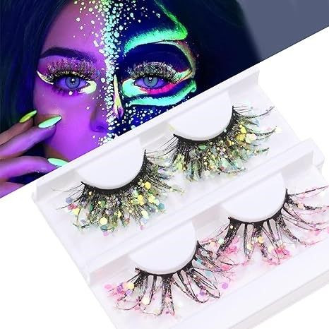 Halloween false eyelashes for spooky eye makeup looks